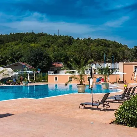 Astoria 5 In Elenite, 1 Bedroom Daire Elenite