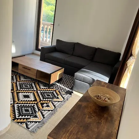 Astoria 5 In Elenite, 1 Bedroom Daire Elenite